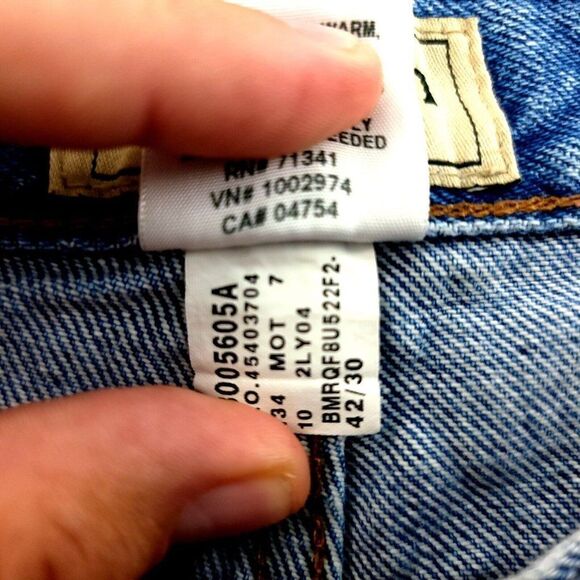 L.L. Bean Relaxed Fit Light Wash Blue High Rise Denim Jeans 42/30 - Picture 7 of 8